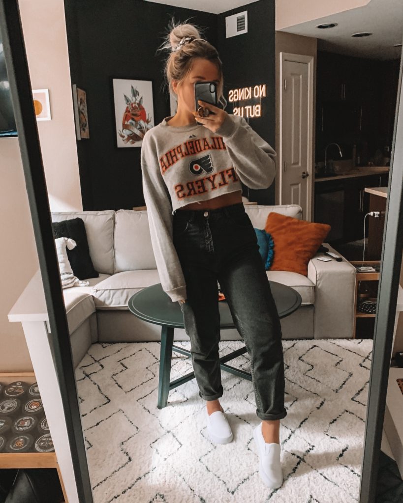Sporty Mom Jeans Outfit